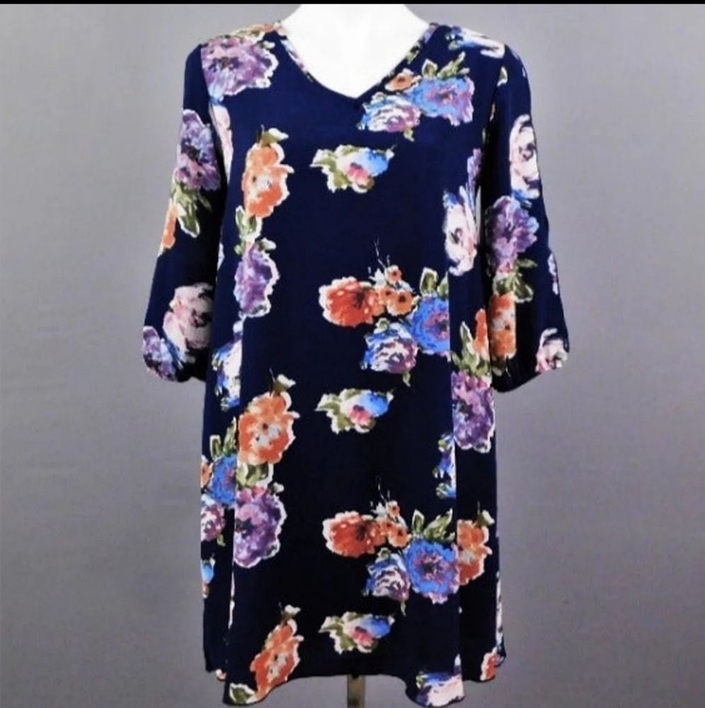 Navy floral top